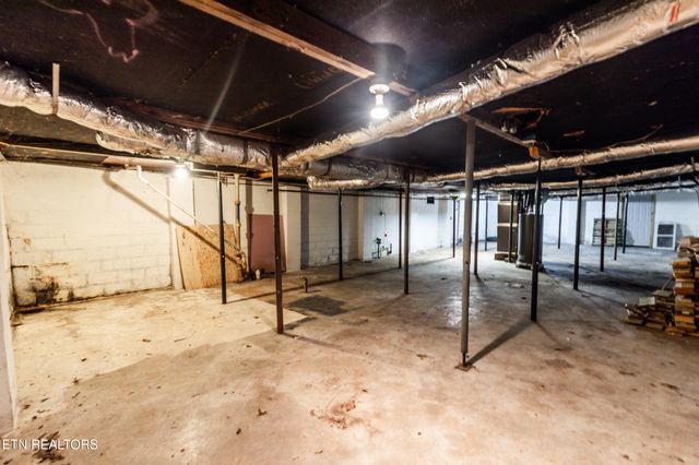 176 Hillside Rd, Oak Ridge, TN 37830