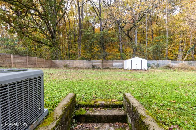 176 Hillside Rd, Oak Ridge, TN 37830