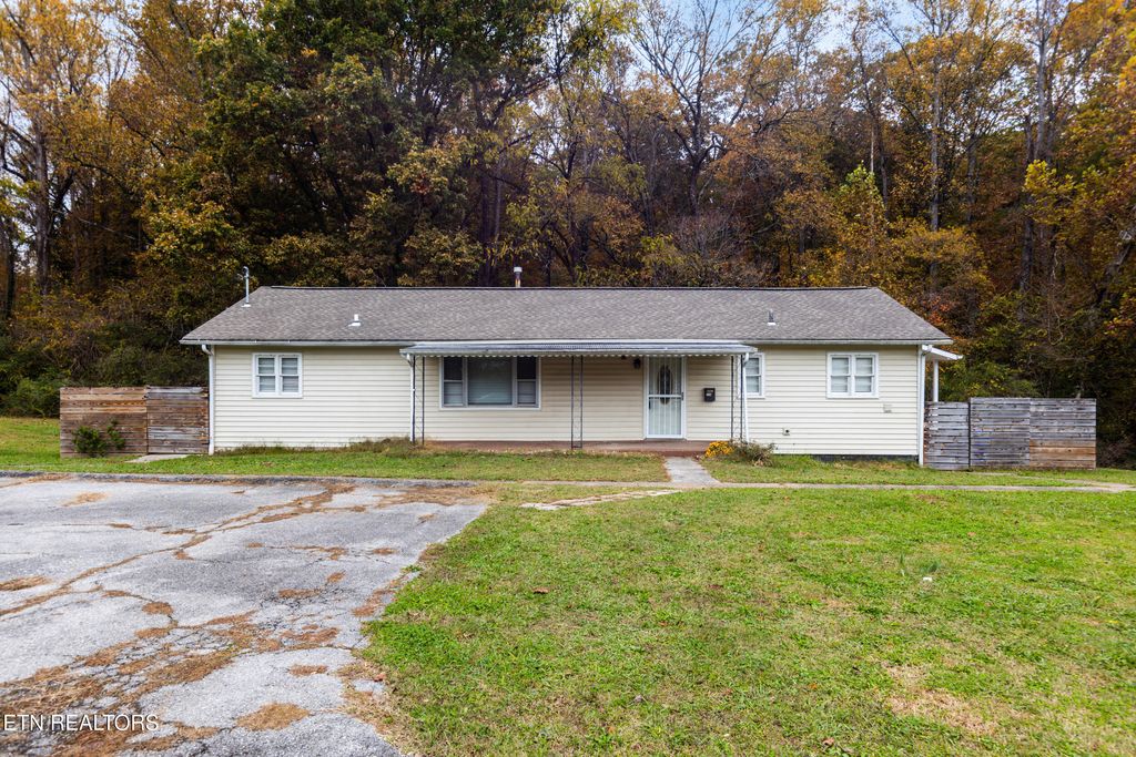 176 Hillside Rd, Oak Ridge, TN 37830