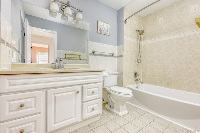 110 Creekside Circle, Spring Valley, NY 10977