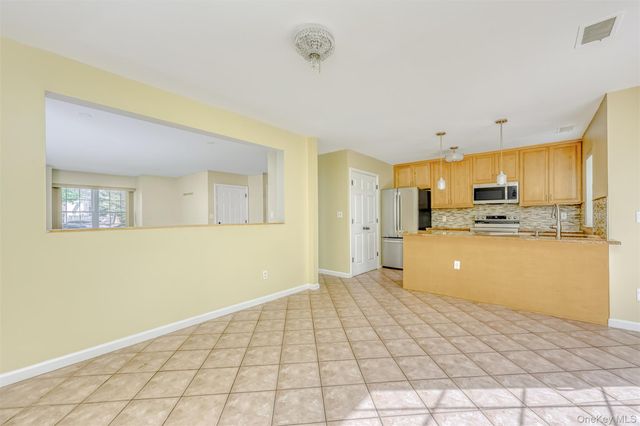 110 Creekside Circle, Spring Valley, NY 10977