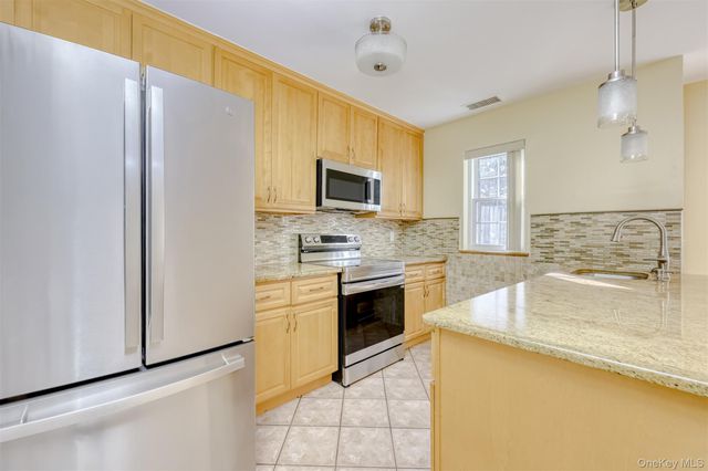 110 Creekside Circle, Spring Valley, NY 10977