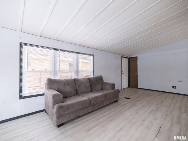 4516 W CRABTREE Court, Peoria, IL 61604