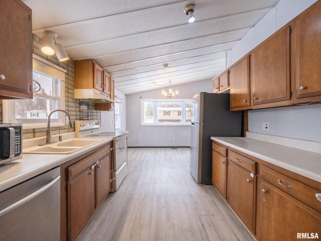 4516 W CRABTREE Court, Peoria, IL 61604