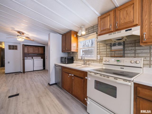 4516 W CRABTREE Court, Peoria, IL 61604