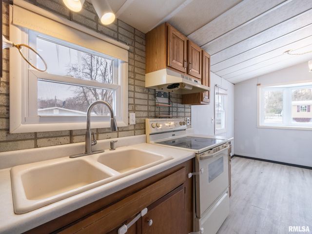 4516 W CRABTREE Court, Peoria, IL 61604