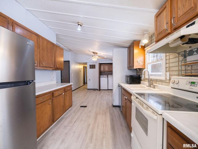 4516 W CRABTREE Court, Peoria, IL 61604