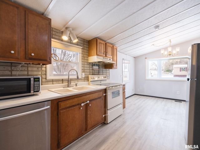 4516 W CRABTREE Court, Peoria, IL 61604