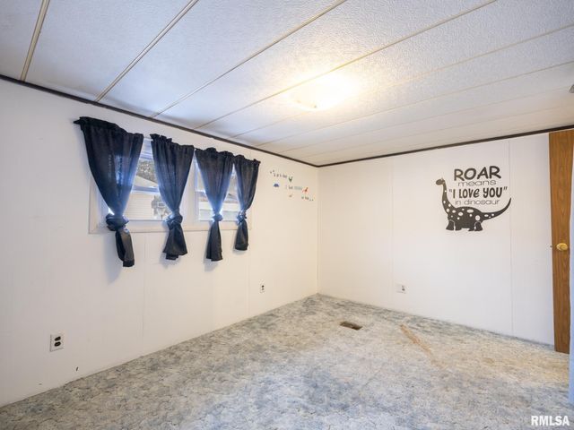 4516 W CRABTREE Court, Peoria, IL 61604