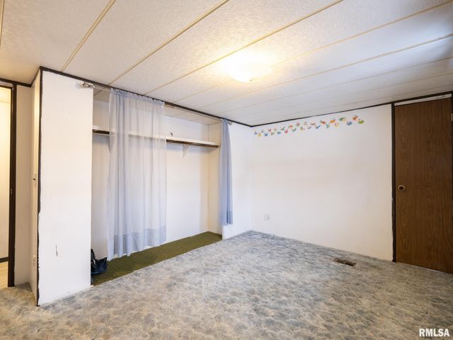 4516 W CRABTREE Court, Peoria, IL 61604