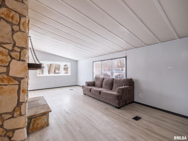 4516 W CRABTREE Court, Peoria, IL 61604