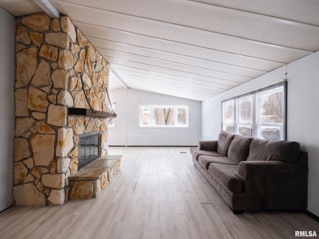 4516 W CRABTREE Court, Peoria, IL 61604