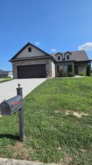 100 Blue Sky Ct, Tullahoma, TN 37388