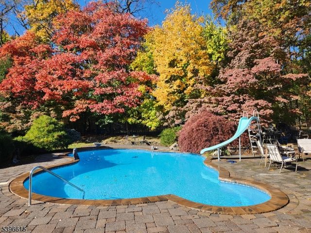 23 Halco Dr, Paramus Boro, NJ 07652