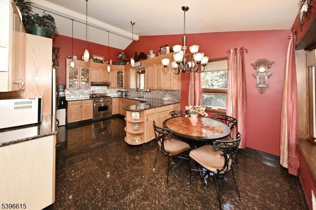 23 Halco Dr, Paramus Boro, NJ 07652