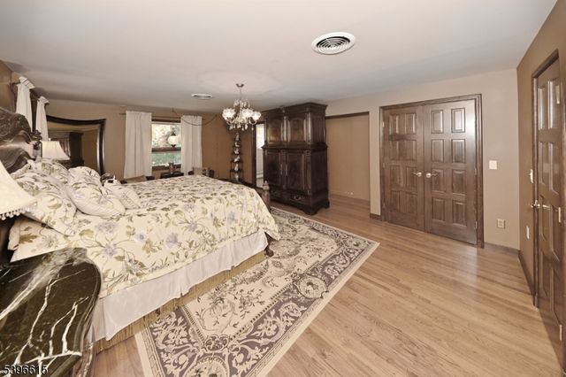 23 Halco Dr, Paramus Boro, NJ 07652