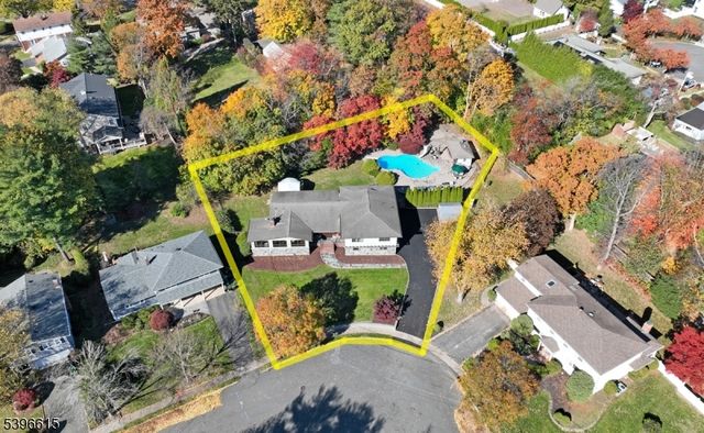 23 Halco Dr, Paramus Boro, NJ 07652