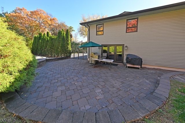 23 Halco Dr, Paramus Boro, NJ 07652