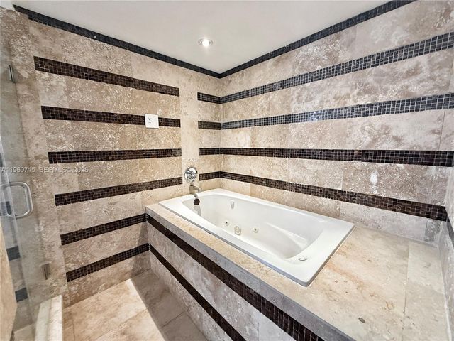 1770 NE 191st St 717-1, Miami, FL 33179