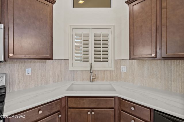 1993 E Desert Lark Pass, Green Valley, AZ 85614