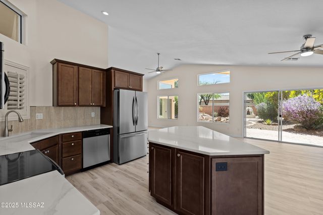 1993 E Desert Lark Pass, Green Valley, AZ 85614