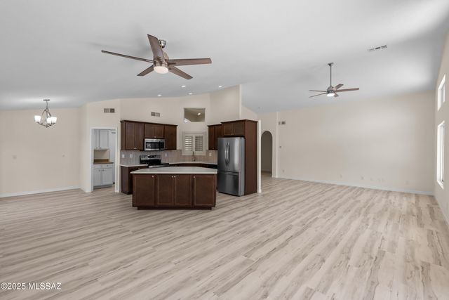 1993 E Desert Lark Pass, Green Valley, AZ 85614