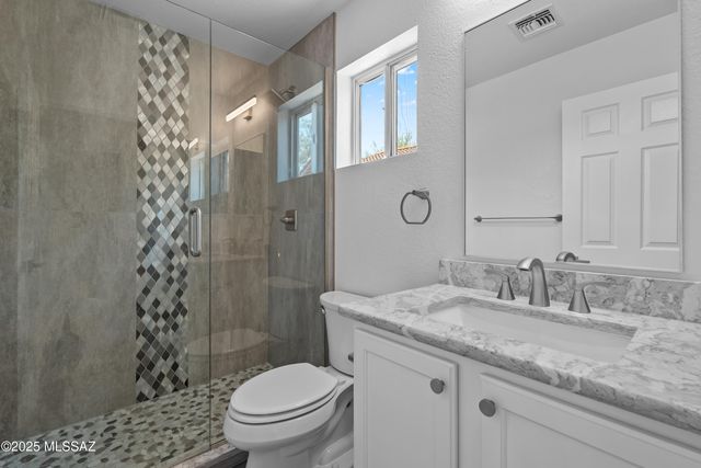 1993 E Desert Lark Pass, Green Valley, AZ 85614