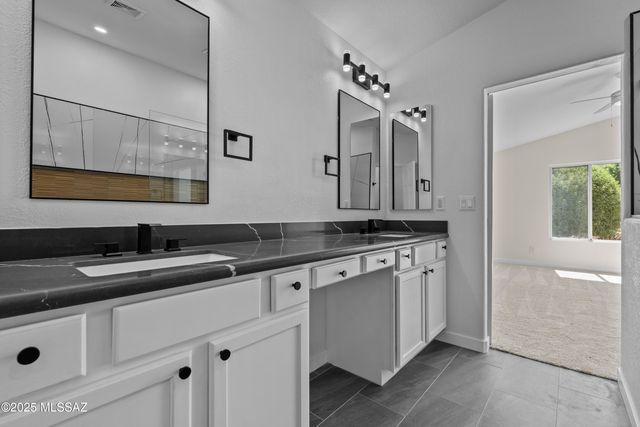 1993 E Desert Lark Pass, Green Valley, AZ 85614