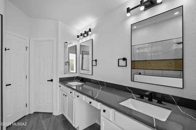 1993 E Desert Lark Pass, Green Valley, AZ 85614