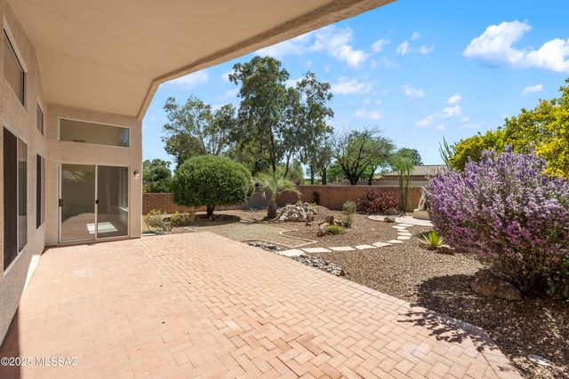 1993 E Desert Lark Pass, Green Valley, AZ 85614