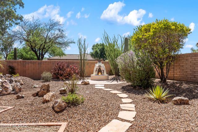 1993 E Desert Lark Pass, Green Valley, AZ 85614