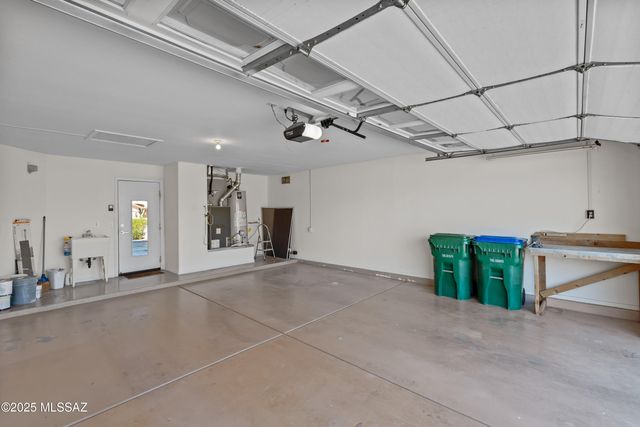 1993 E Desert Lark Pass, Green Valley, AZ 85614