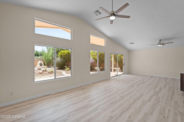 1993 E Desert Lark Pass, Green Valley, AZ 85614