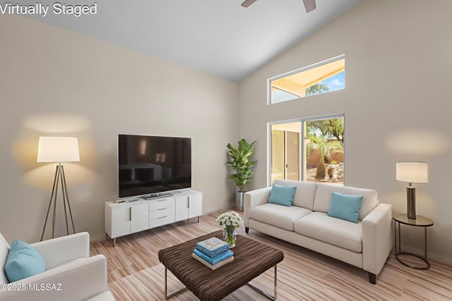 1993 E Desert Lark Pass, Green Valley, AZ 85614