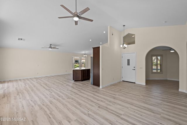 1993 E Desert Lark Pass, Green Valley, AZ 85614