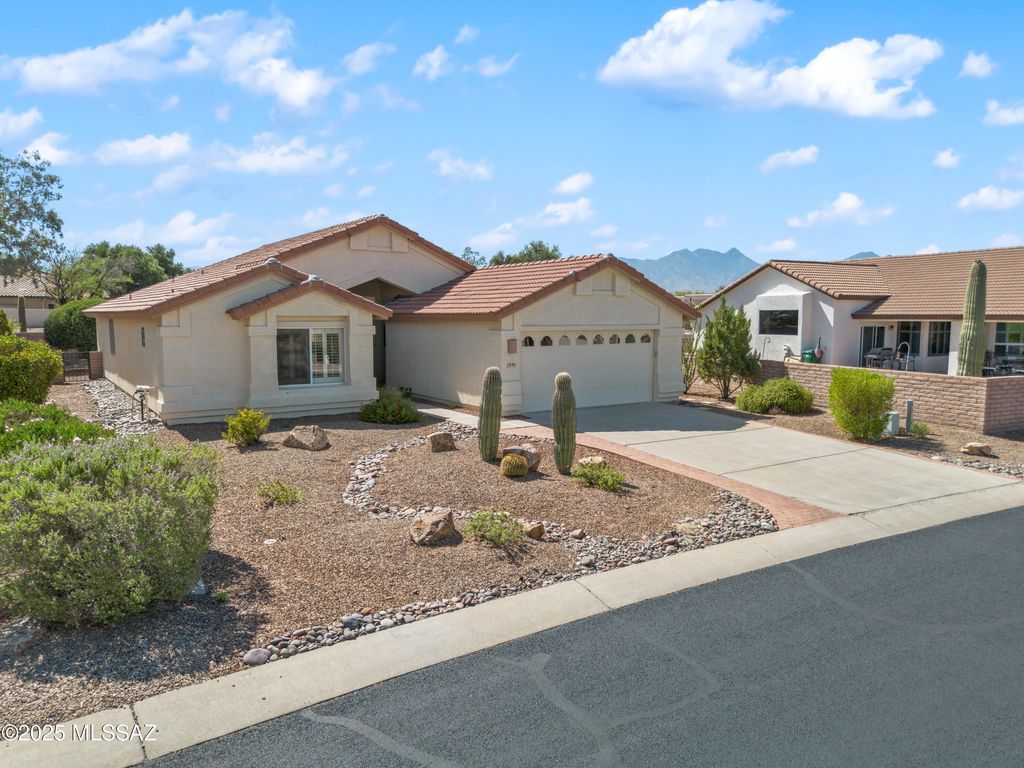 1993 E Desert Lark Pass, Green Valley, AZ 85614