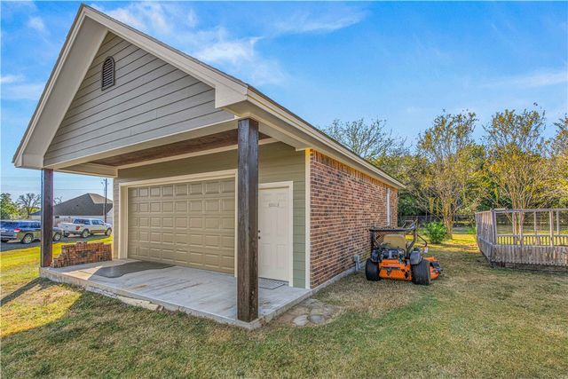 4691 River Valley Drive, Bryan, TX 77808
