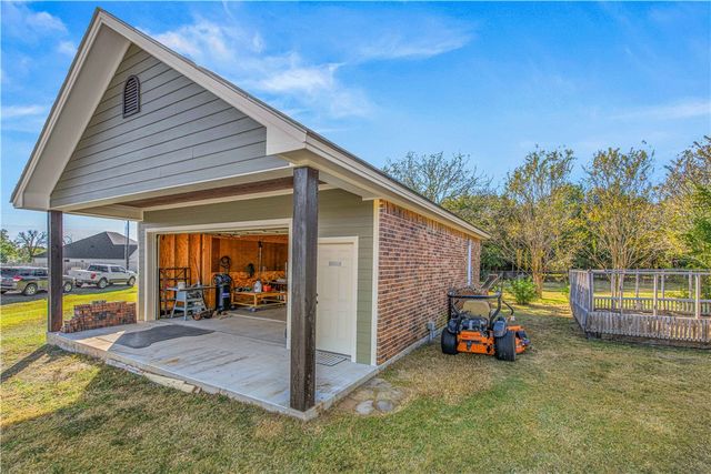 4691 River Valley Drive, Bryan, TX 77808