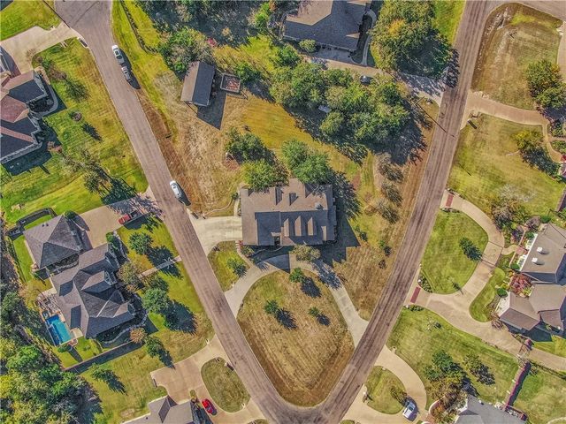 4691 River Valley Drive, Bryan, TX 77808