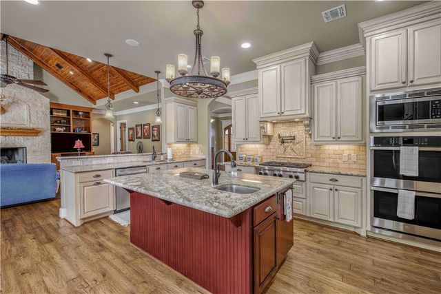 4691 River Valley Drive, Bryan, TX 77808