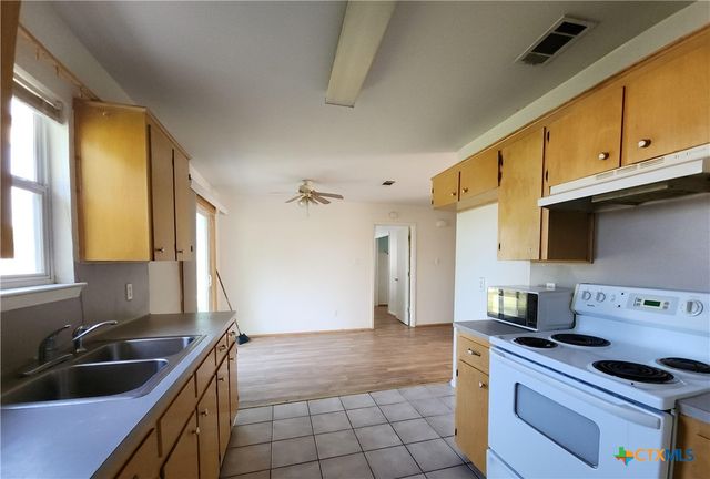 1206 W Avenue E, Copperas Cove, TX 76522