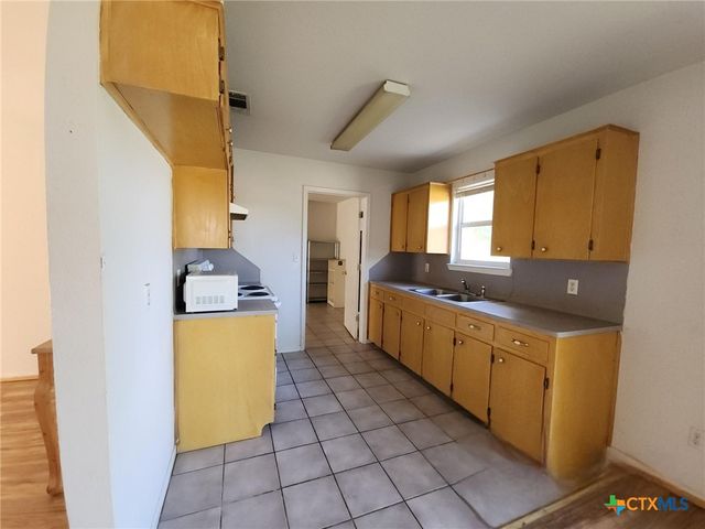1206 W Avenue E, Copperas Cove, TX 76522