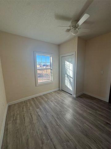 1107 W 3rd Street, Quanah, TX 79252