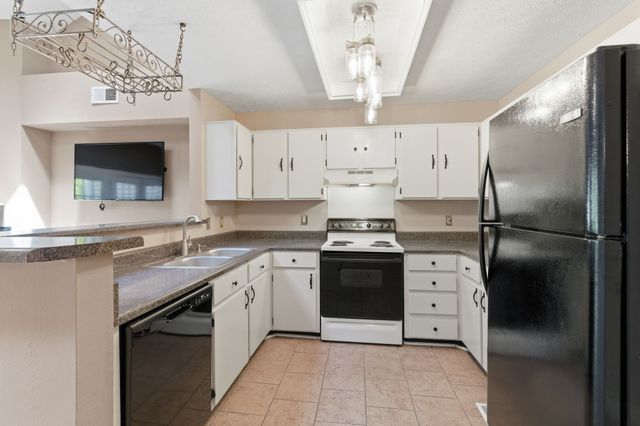 5230 Village Way, Nashville, TN 37211