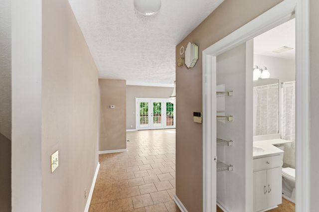 5230 Village Way, Nashville, TN 37211