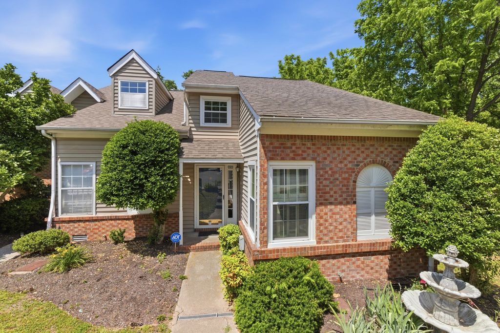 5230 Village Way, Nashville, TN 37211
