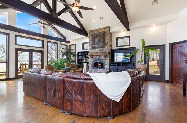 1446 Rockie Drive, Grove, OK 74344