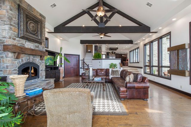 1446 Rockie Drive, Grove, OK 74344