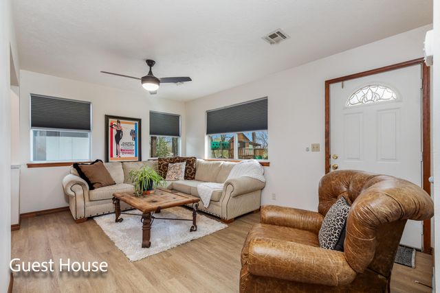 1446 Rockie Drive, Grove, OK 74344