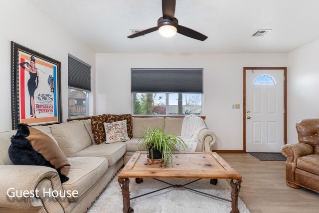 1446 Rockie Drive, Grove, OK 74344